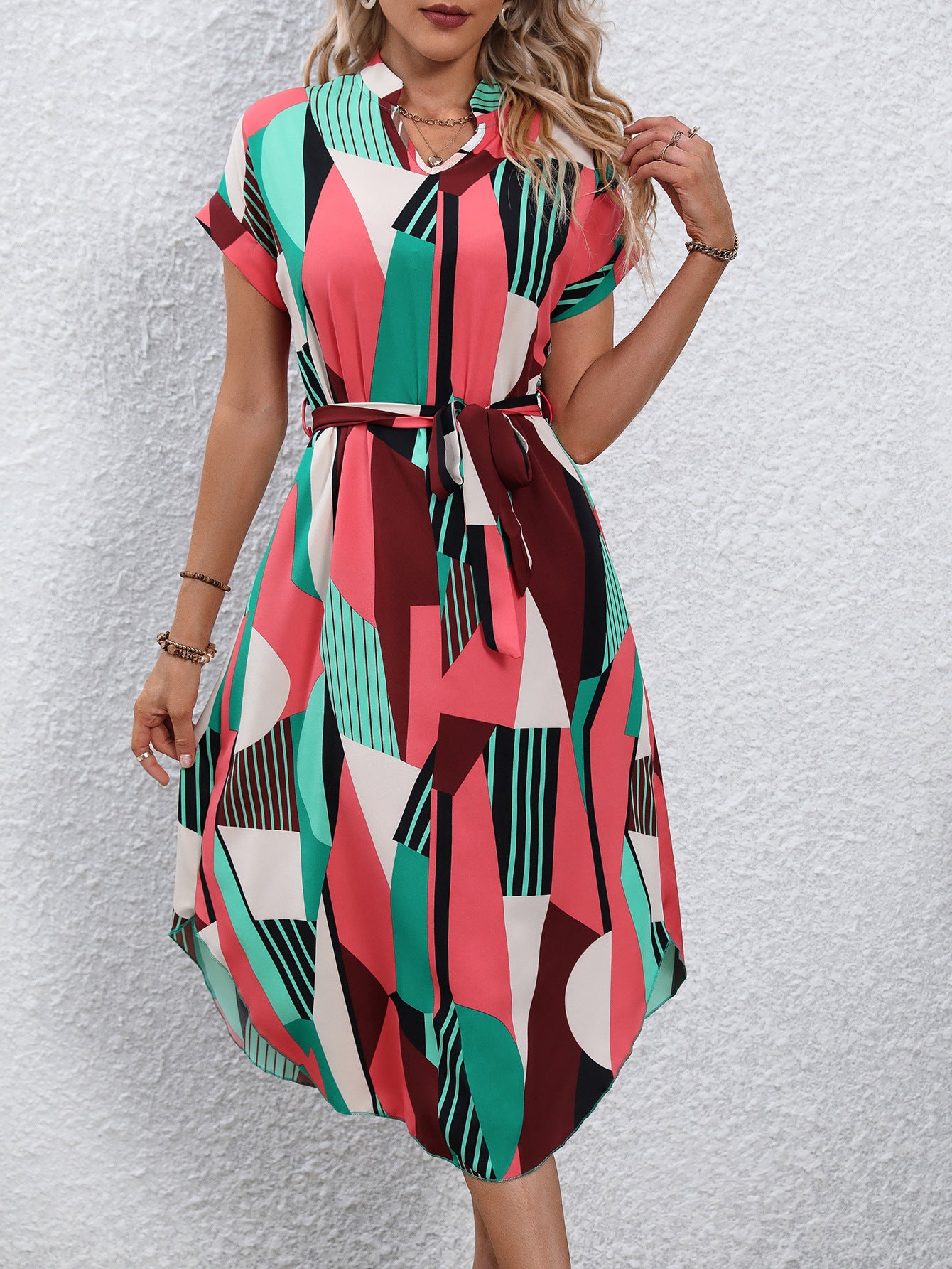 Robe ceinturée multicolore originale – Évasée et féminine